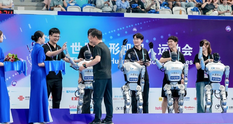 2025世界人形機器人運動會，山東優寶特交卷！