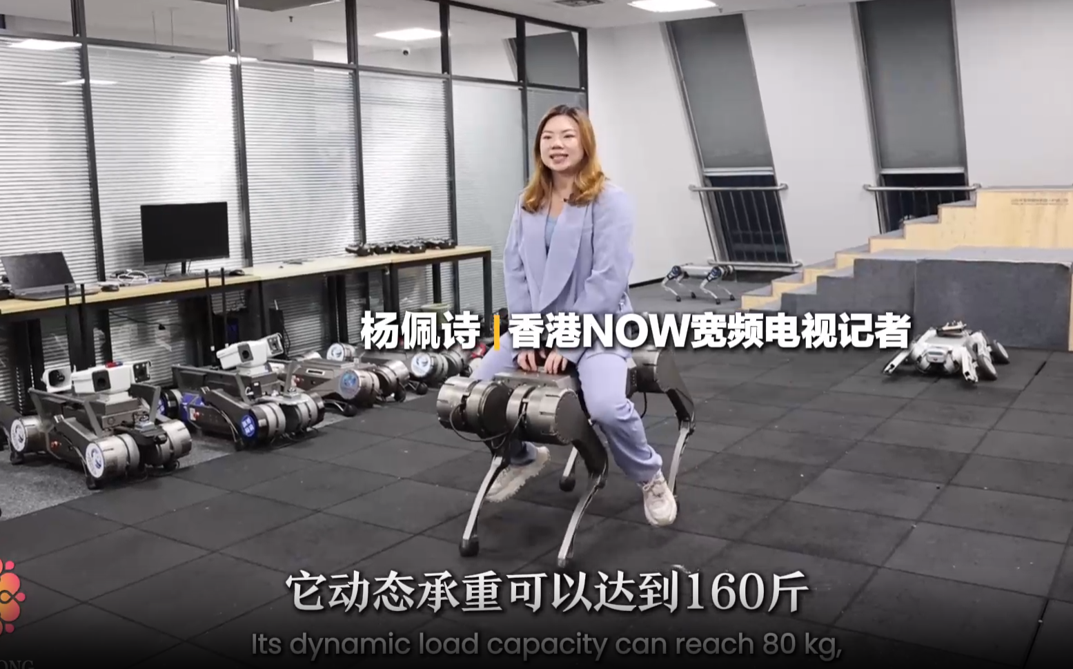 中外記者山東行丨山東優寶特機器人大秀絕技 記者連連稱奇